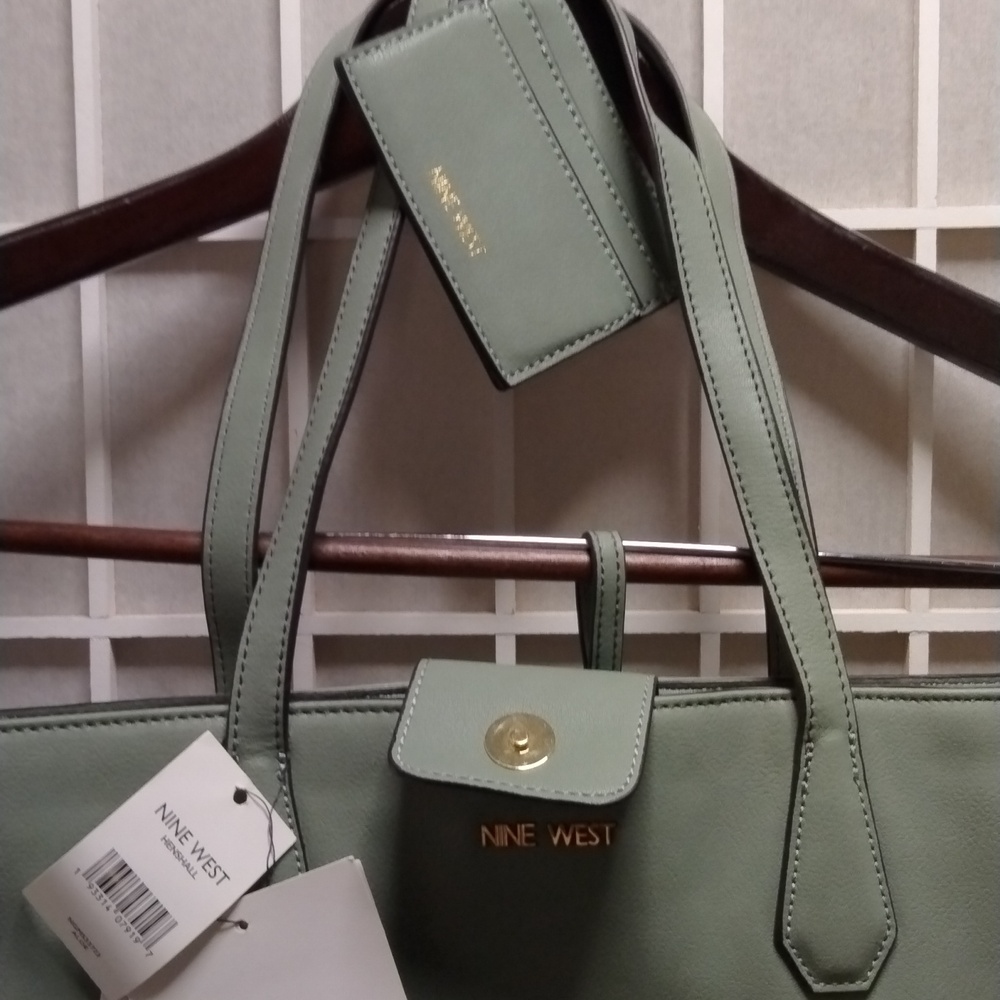 Lily Bloom Green Tote Bag with Structured Design